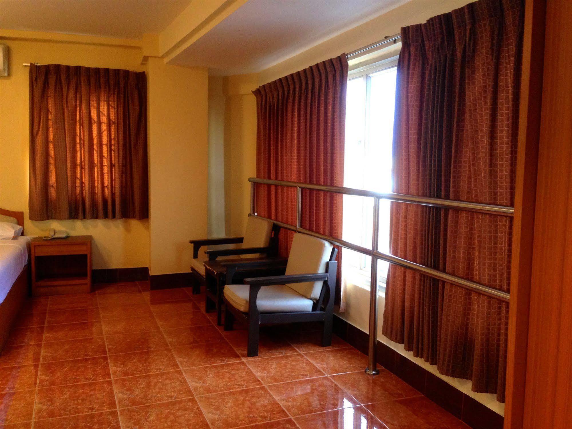 Cherry Hotel Pattaya Buitenkant foto
