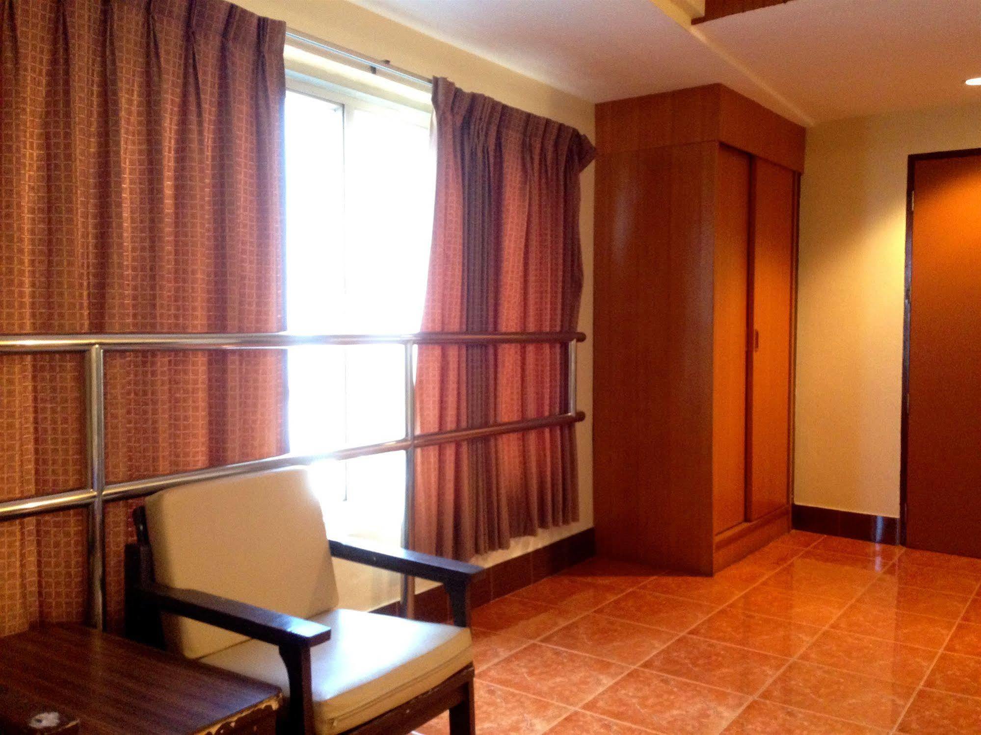 Cherry Hotel Pattaya Buitenkant foto