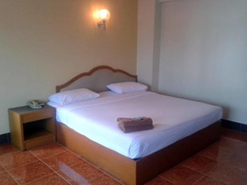 Cherry Hotel Pattaya Buitenkant foto