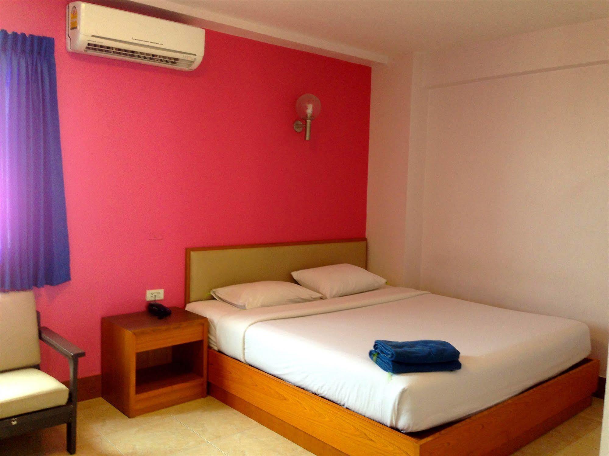 Cherry Hotel Pattaya Buitenkant foto