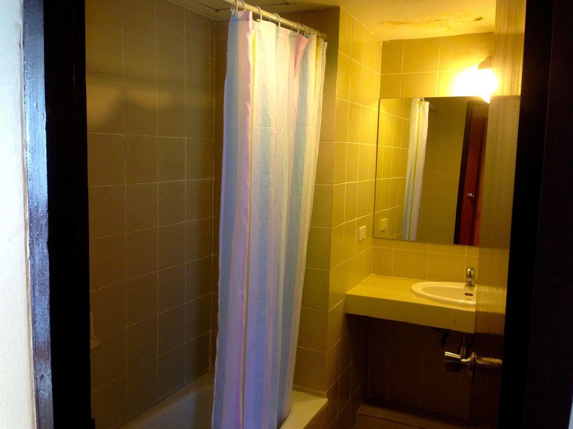 Cherry Hotel Pattaya Buitenkant foto